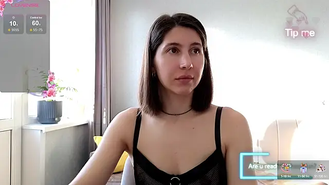 Snapshot of marrycolins chatting on 02.08.25 marrycolins online show from 02.08.25