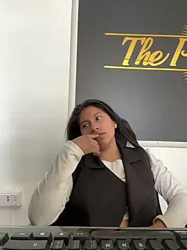 LinnaGardenia online show from 12.19.24