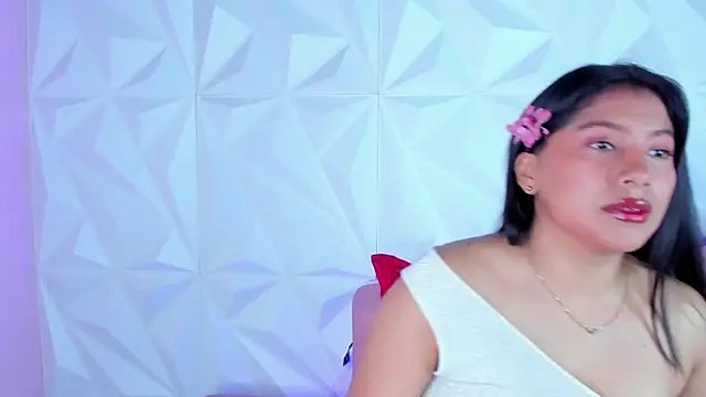 LinnaGardenia online show from 12.21.24