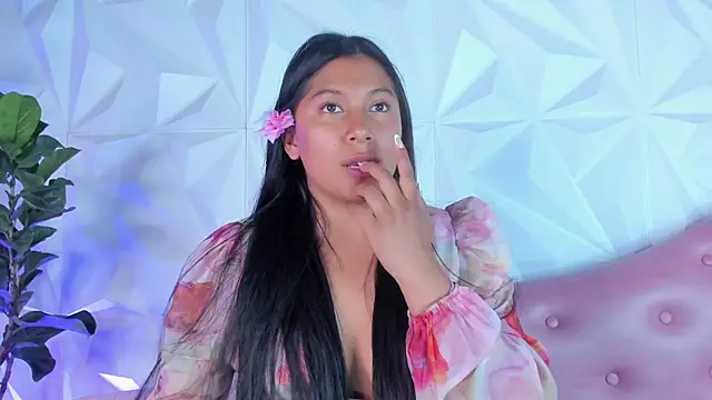 LinnaGardenia online show from 02.01.25