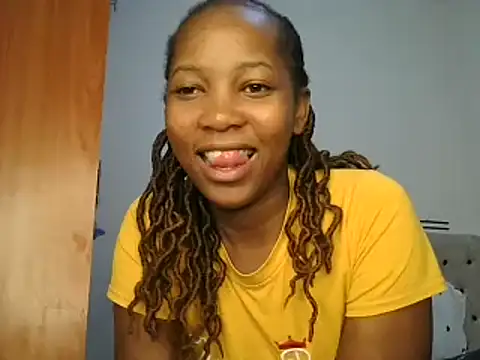 Petitiebooty online show from 02.21.25