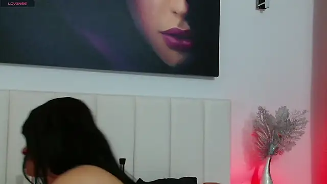 Snapshot of AnnaRos chatting on 02.26.25 AnnaRos online show from 02.26.25