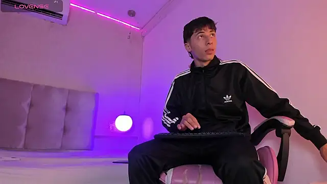 Snapshot of AlessandroDybala chatting on 02.02.25 AlessandroDybala online show from 02.02.25