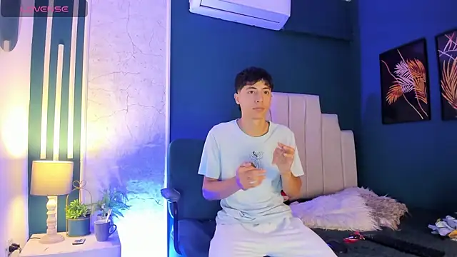 Snapshot of AlessandroDybala chatting on 03.05.25 AlessandroDybala online show from 03.05.25