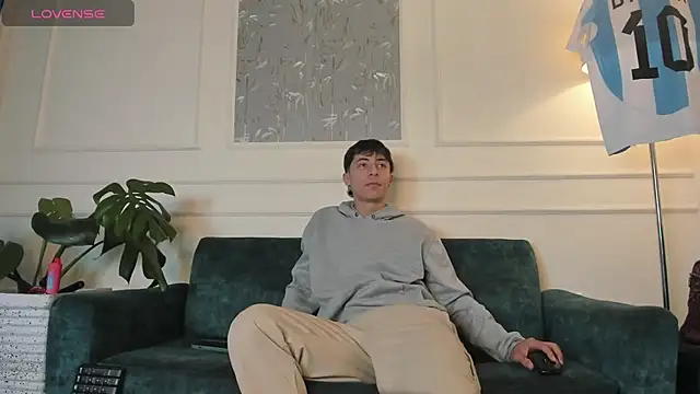 Snapshot of AlessandroDybala chatting on 03.08.25 AlessandroDybala online show from 03.08.25