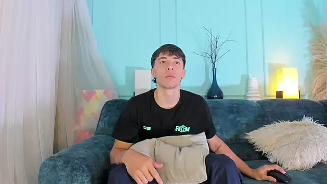 Snapshot of AlessandroDybala chatting on 11.08.25 AlessandroDybala online show from 11.08.25