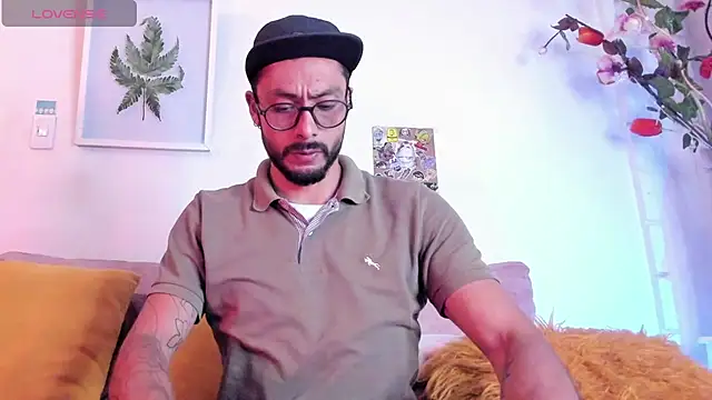 Snapshot of Tom_cooper_ chatting on 01.15.25 Tom cooper online show from 01.15.25