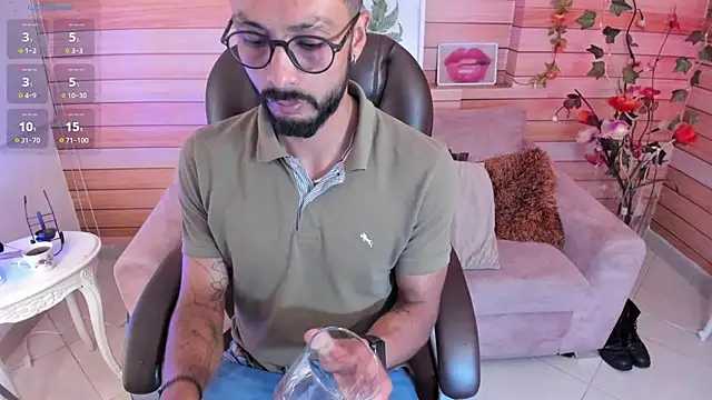 Snapshot of Tom_cooper_ chatting on 01.30.25 Tom cooper online show from 01.30.25