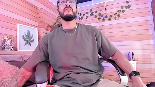 Snapshot of Tom_cooper_ chatting on 02.02.25 Tom cooper online show from 02.02.25