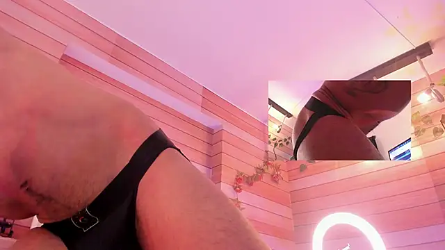 Snapshot of Tom_cooper_ chatting on 02.16.25 Tom cooper online show from 02.16.25