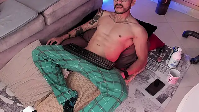 Snapshot of Tom_cooper_ chatting on 03.20.25 Tom cooper online show from 03.20.25