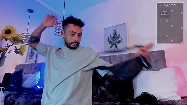 Snapshot of Tom_cooper_ chatting on 09.28.25 Tom cooper online show from 09.28.25