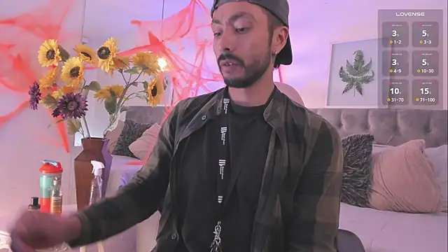 Snapshot of Tom_cooper_ chatting on 10.11.25 Tom cooper online show from 10.11.25