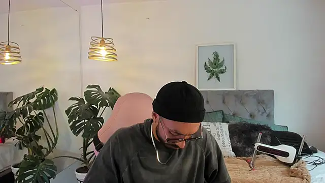 Snapshot of Tom_cooper_ chatting on 11.26.25 Tom cooper online show from 11.26.25