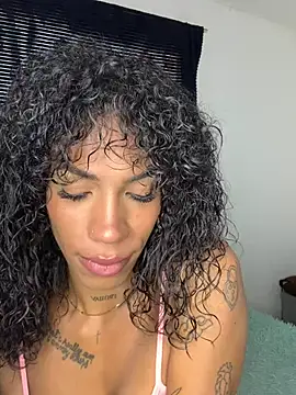 Snapshot of turabbitxx chatting on 02.14.25 turabbitxx online show from 02.14.25