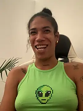 Snapshot of turabbitxx chatting on 09.19.25 turabbitxx online show from 09.19.25