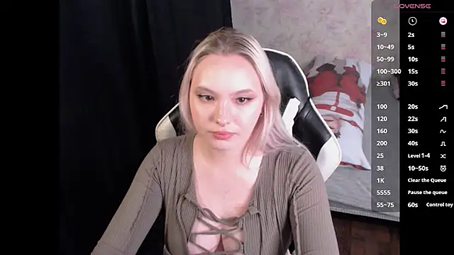 Snapshot of VikaPowers chatting on 06.29.26 VikaPowers online show from 06.29.26