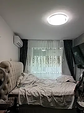 AvaLloyd online show from 02.08.26