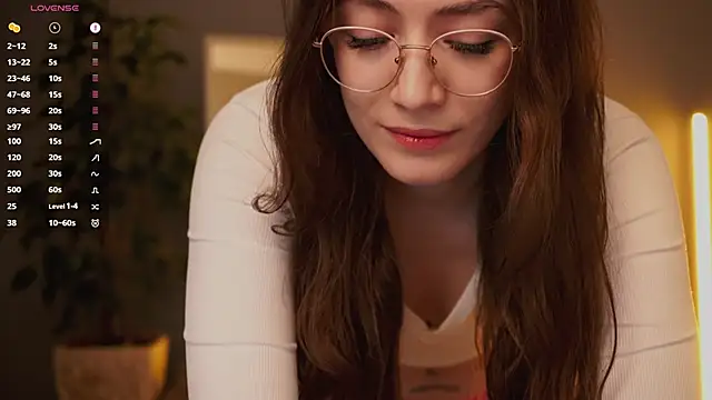 Snapshot of Ester_Hill chatting on 12.03.25 Ester Hill online show from 12.03.25