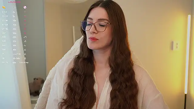 Snapshot of Ester_Hill chatting on 06.19.26 Ester Hill online show from 06.19.26