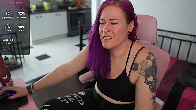 Snapshot of gennyrock chatting on 01.09.25 gennyrock online show from 01.09.25