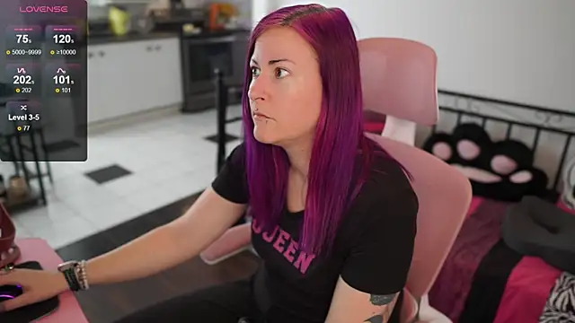 Snapshot of gennyrock chatting on 01.11.25 gennyrock online show from 01.11.25