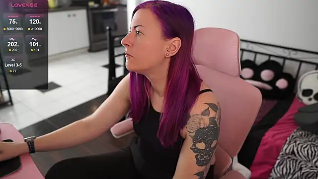 Snapshot of gennyrock chatting on 01.30.25 gennyrock online show from 01.30.25