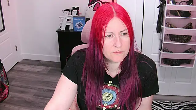 Snapshot of gennyrock chatting on 05.20.26 gennyrock online show from 05.20.26