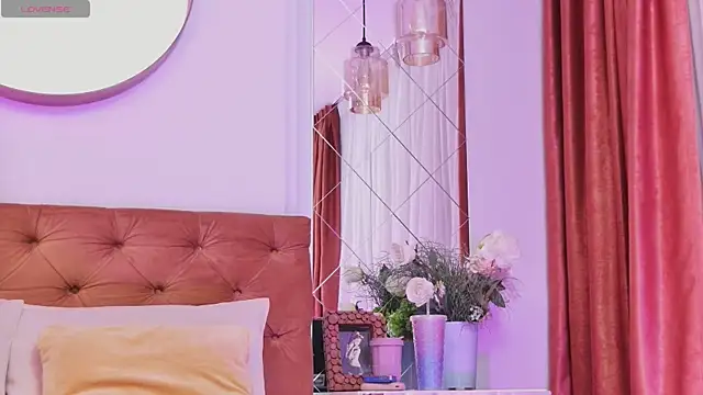 Snapshot of EmilyColle_ chatting on 10.18.25 EmilyColle online show from 10.18.25