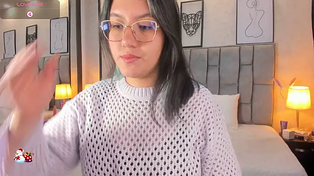 Snapshot of sweet--emily chatting on 12.15.24 sweet--emily online show from 12.15.24