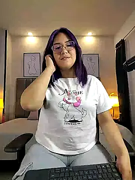 Snapshot of sweet--emily chatting on 01.31.25 sweet--emily online show from 01.31.25