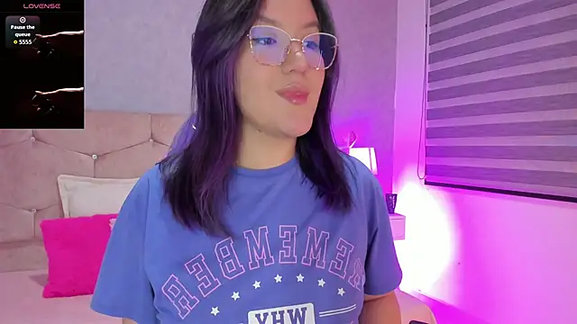 Snapshot of sweet--emily chatting on 10.01.25 sweet--emily online show from 10.01.25