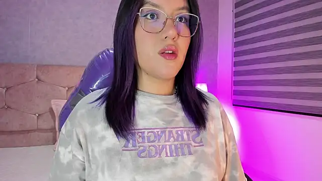 Snapshot of sweet--emily chatting on 10.03.25 sweet--emily online show from 10.03.25