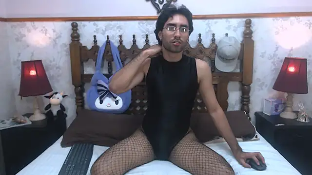 Snapshot of MilanZaire chatting on 02.27.25 MilanZaire online show from 02.27.25