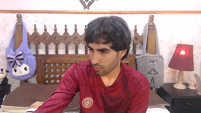 Snapshot of MilanZaire chatting on 03.18.25 MilanZaire online show from 03.18.25