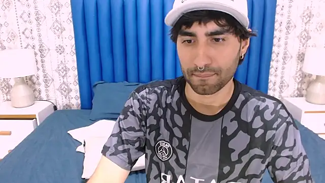 Snapshot of MilanZaire chatting on 03.21.25 MilanZaire online show from 03.21.25