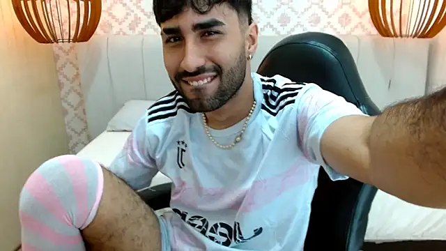 Snapshot of MilanZaire chatting on 09.08.25 MilanZaire online show from 09.08.25