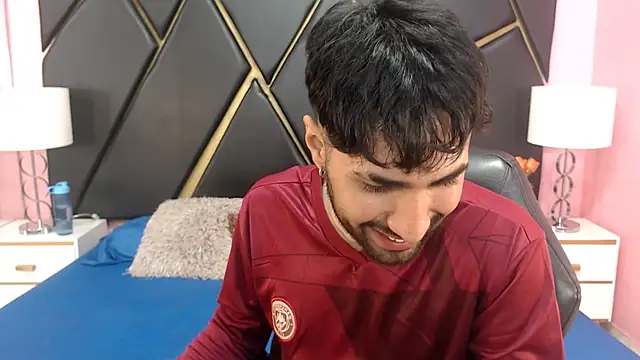 Snapshot of MilanZaire chatting on 09.11.25 MilanZaire online show from 09.11.25