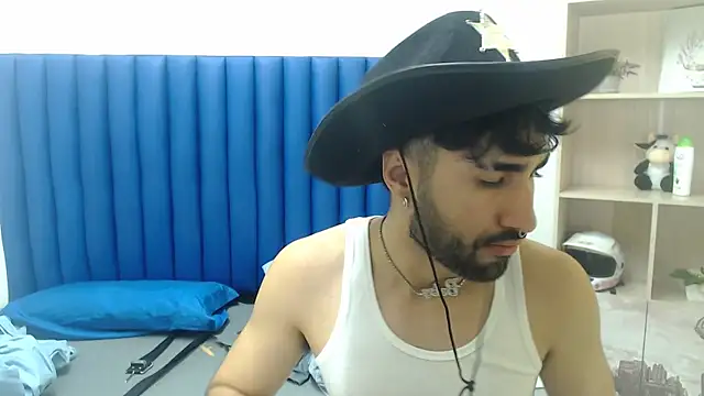 Snapshot of MilanZaire chatting on 09.13.25 MilanZaire online show from 09.13.25