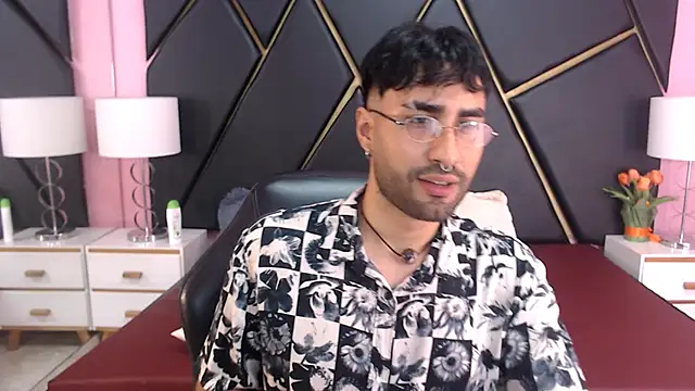 Snapshot of MilanZaire chatting on 09.23.25 MilanZaire online show from 09.23.25