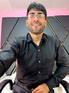 Snapshot of MilanZaire chatting on 10.12.25 MilanZaire online show from 10.12.25