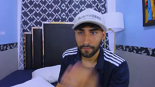 Snapshot of MilanZaire chatting on 10.21.25 MilanZaire online show from 10.21.25