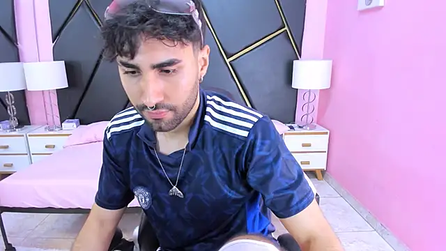 Snapshot of MilanZaire chatting on 11.11.25 MilanZaire online show from 11.11.25