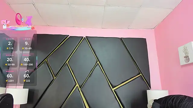 Snapshot of MilanZaire chatting on 11.22.25 MilanZaire online show from 11.22.25