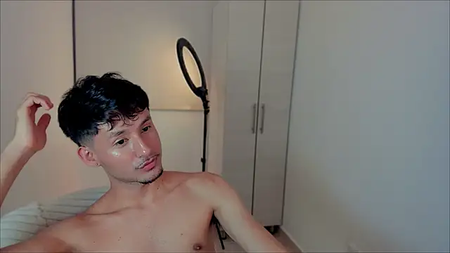 Snapshot of dimitri_targaryen chatting on 12.03.24 dimitri targaryen online show from 12.03.24