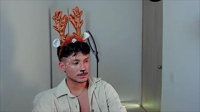 Snapshot of dimitri_targaryen chatting on 12.19.24 dimitri targaryen online show from 12.19.24