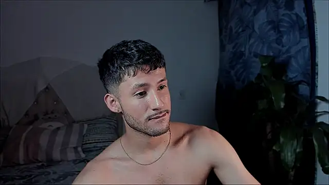 Snapshot of dimitri_targaryen chatting on 11.04.25 dimitri targaryen online show from 11.04.25