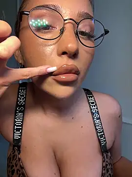 Snapshot of CardiSweetBaby chatting on 09.30.25 CardiSweetBaby online show from 09.30.25