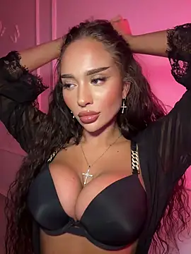 Snapshot of CardiSweetBaby chatting on 11.26.25 CardiSweetBaby online show from 11.26.25