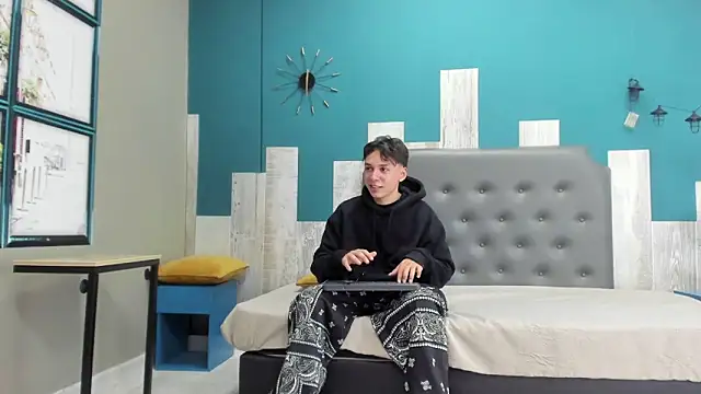 Snapshot of Rhaegal_hot chatting on 12.12.24 Rhaegal hot online show from 12.12.24